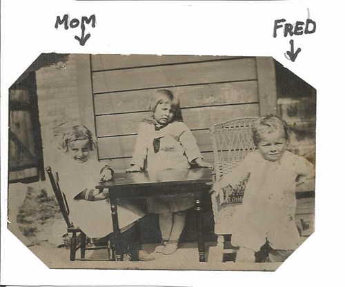 Young Fred Woodward Jr with his sisters